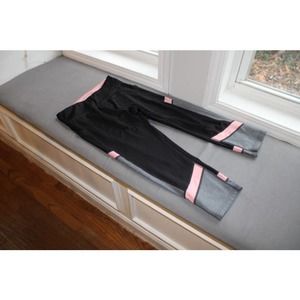 tek gear women's yoga or workout capri pants black and pin w/pockets